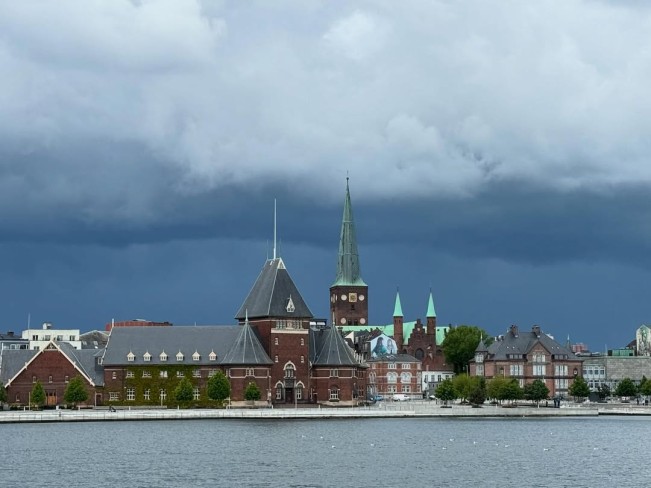Kota Aarhus di Denmark dengan sungai yang memikat. [Instagram]